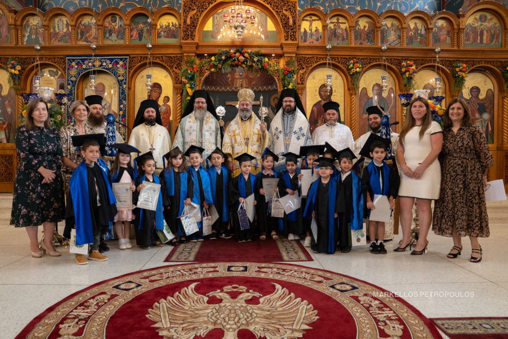 Ο Αρχιεπίσκοπος Αυστραλίας Μακάριος με τους νέους «βλαστούς» της Ενορίας Αγίου Νικολάου Σύδνεϋ