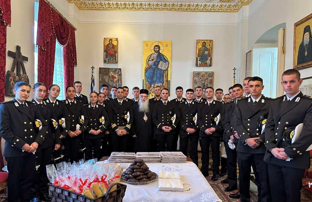 Επίσκεψη Πρωτοετών Δοκίμων Σημαιοφόρων Λ.Σ. στον Μητροπολίτη Σάμου