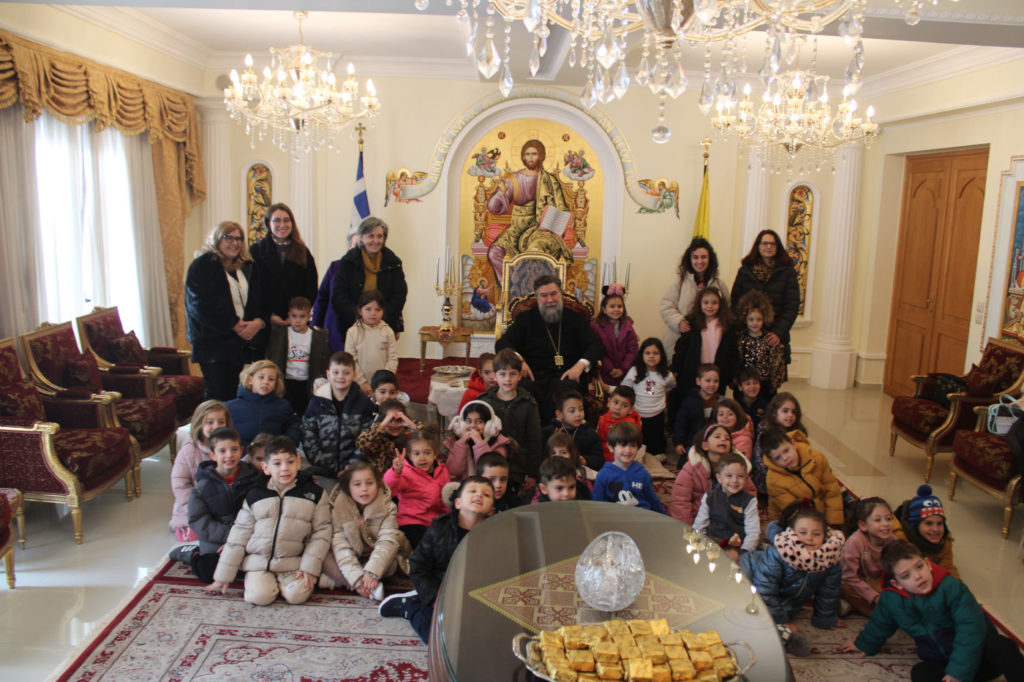 Τα χριστουγεννιάτικα κάλαντα τραγούδησαν μαθητές και μαθήτριες στον Μητροπολίτη Σερρών