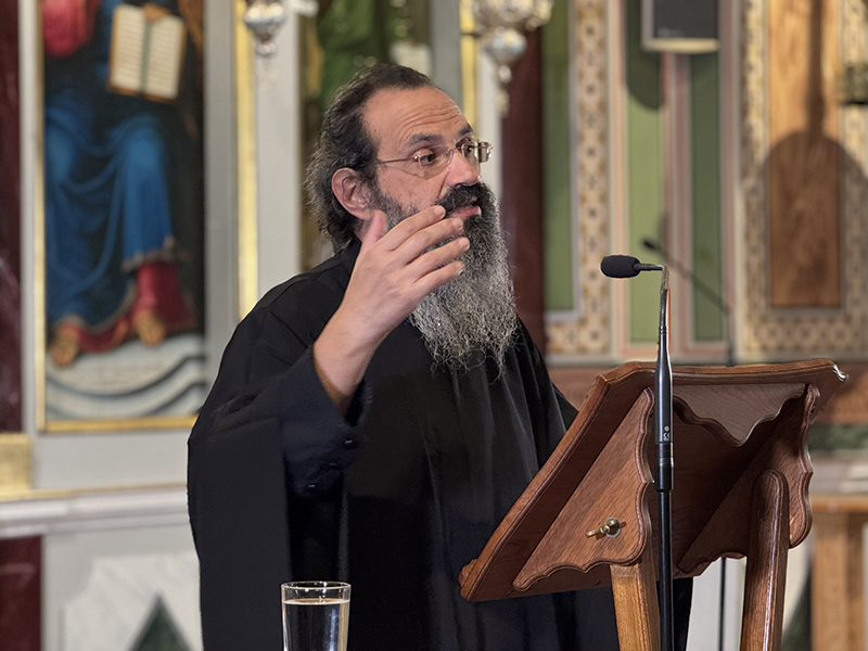 Πρωτοπρεσβύτερος π. Σπυρίδων Βασιλάκος: «Κάθε μέρα Χριστούγεννα»