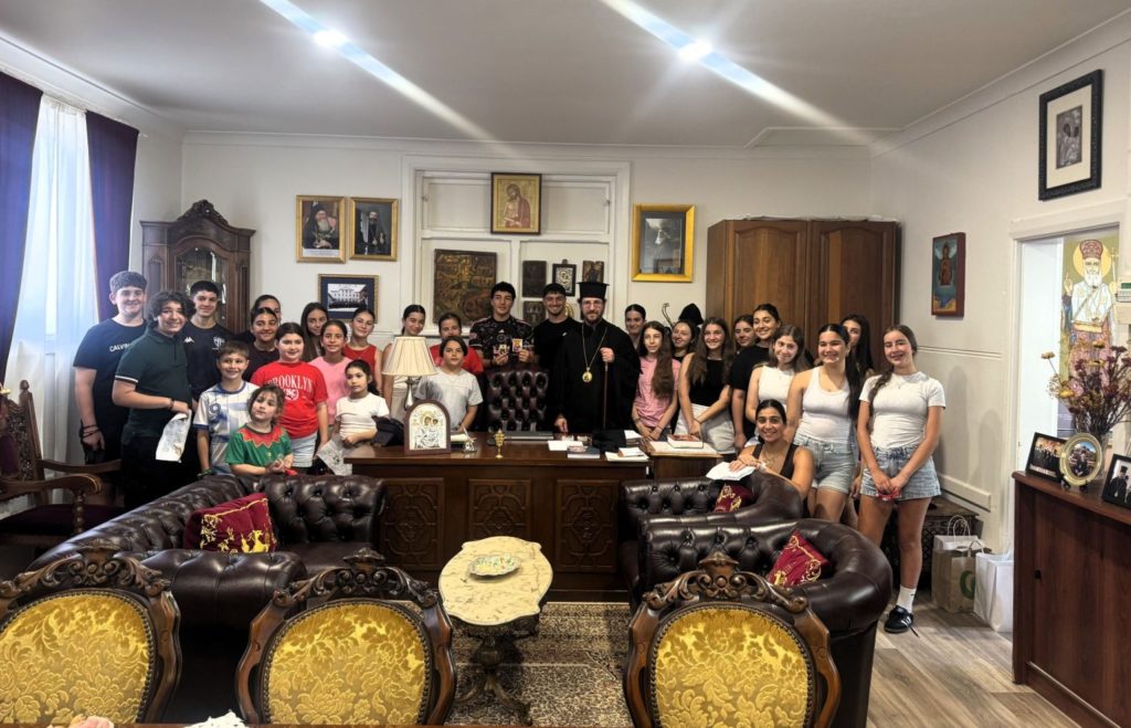 Μαθητές έψαλαν τα Χριστουγεννιάτικα κάλαντα στον Επίσκοπο Αδελαΐδος Σιλουανό