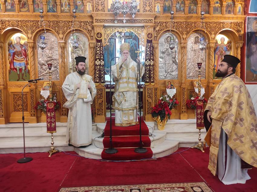 Αρχιερατική Θεία Λειτουργία στα Εξαμίλια από τον Κορίνθου Παύλο