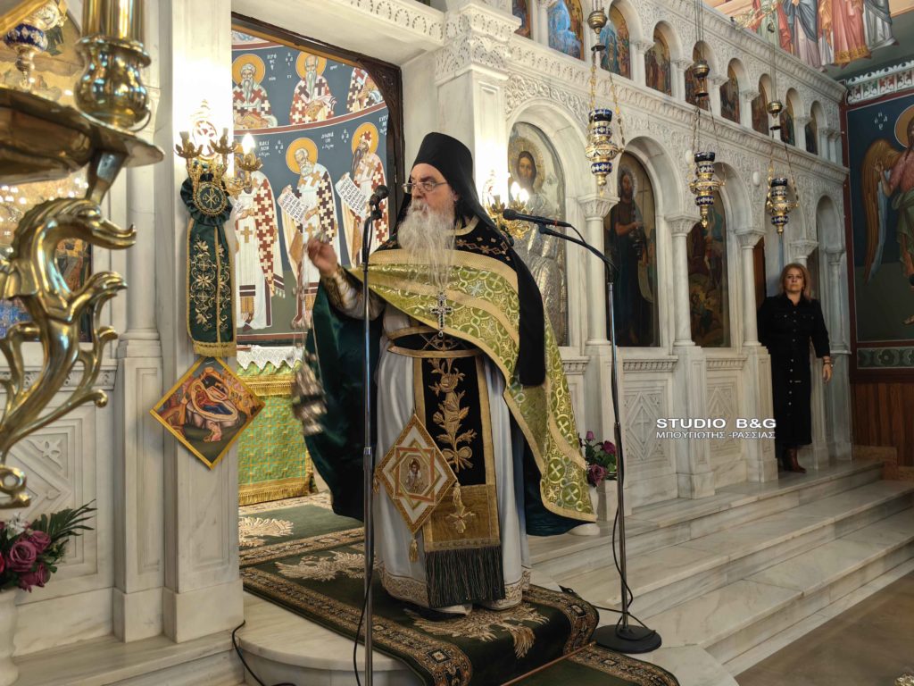 Ο Καθηγούμενος της Ιεράς Μονής Αγίας Παρασκευής Μεγάρων ιερούργησε στον Ι.Ν. Ευαγγελιστρίας Ναυπλίου