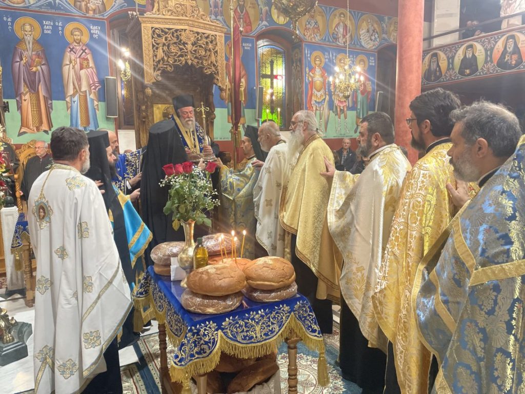 Εσπερινός Αγίου Νικολάου στην Νέα Πέραμο Ελευθερών