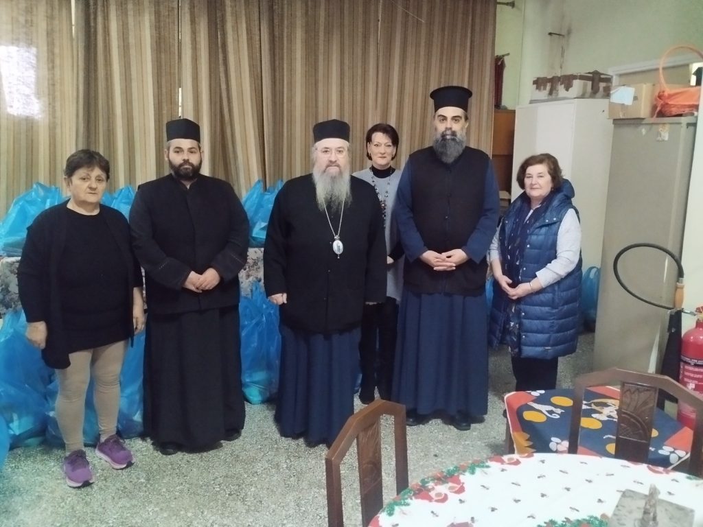 Διανομή εκατοντάδων Χριστουγεννιάτικων δεμάτων αγάπης από την Ιερά Μητρόπολη Λευκάδος