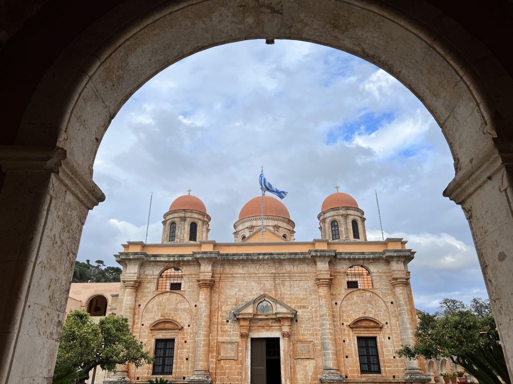 Αθωώθηκε από όλες τις κατηγορίες ο Αρχιμανδρίτης π. Αμφιλόχιος Παπαγιαννάκης