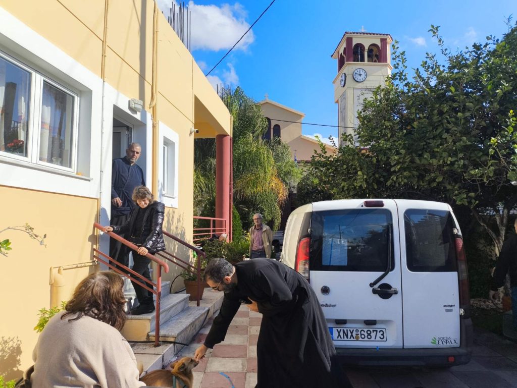 Χριστουγεννιάτικα δέματα αγάπης μοίρασε η Ιερά Μητρόπολη Κυδωνίας