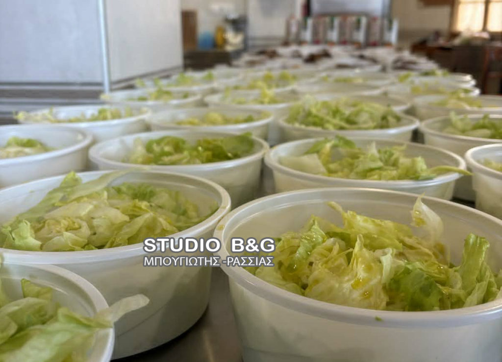 Χριστουγεννιάτικο γεύμα αγάπης από τους εθελοντές του Ιερού Ναού Ευαγγελιστρίας Ναυπλίου