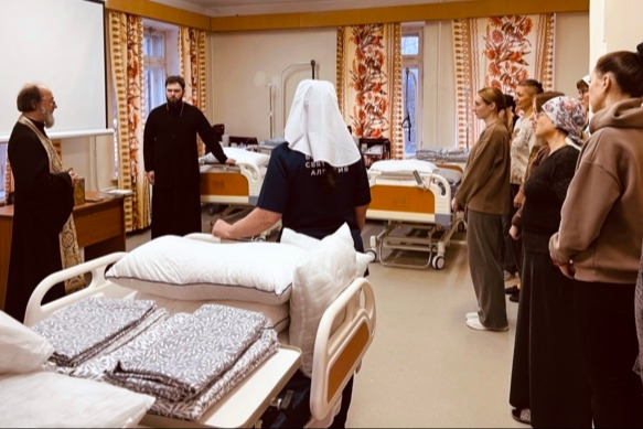 В Вологде больница святителя Алексия открыла учебный класс по подготовке сестер милосердия по уходу