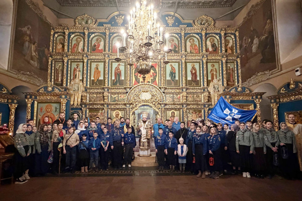 Председатель Синодального отдела по делам молодежи принял участие во встрече Вифлеемского огня на Крутицком Патриаршем подворье в Москве