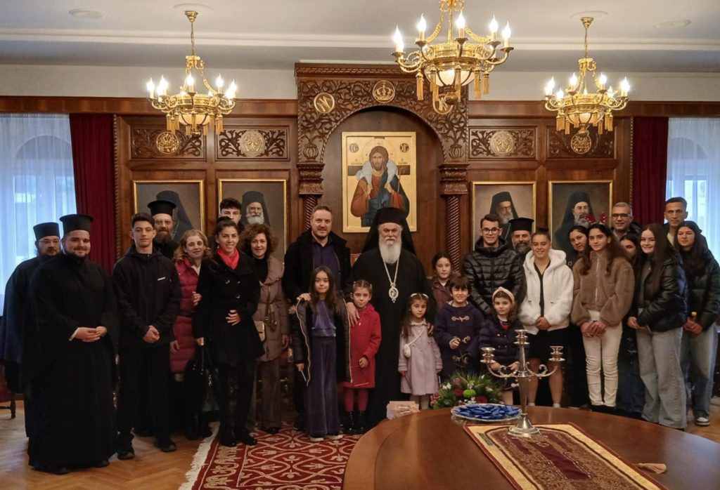 Εόρτιες ευχές κλήρου και λαού προς τον Σεβασμιώτατο Μητροπολίτη Καλαβρύτων ενόψει των Χριστουγέννων