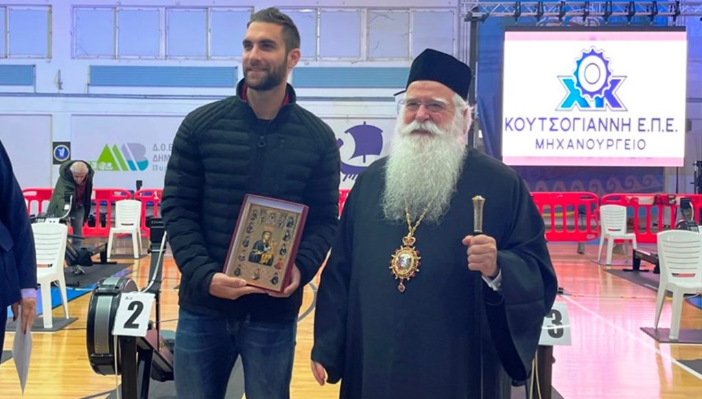 O Μητροπολίτης Δημητριάδος βράβευσε τον χρυσό Ολυμπιονίκη Στέφανο Ντούσκο