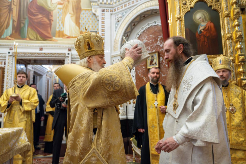 В Неделю 29-ю по Пятидесятнице Святейший Патриарх Кирилл совершил Литургию в Храме Христа Спасителя и возглавил хиротонию архимандрита Варнавы (Снытко) во епископа Великолукского и Невельского