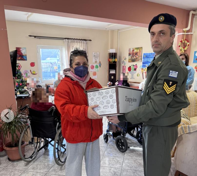 Προσφορά τροφίμων του Κέντρου Εκπαιδεύσεως Πυροβολικού Θηβών στα Ιδρύματα της Μητρόπολης Θηβών