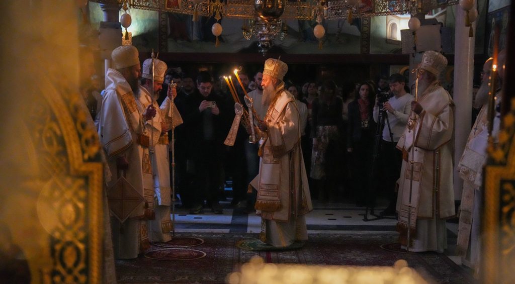 Патријарх Порфирије богослужио у параклису Светог Јована Богослова при Богословском факултету у Београду