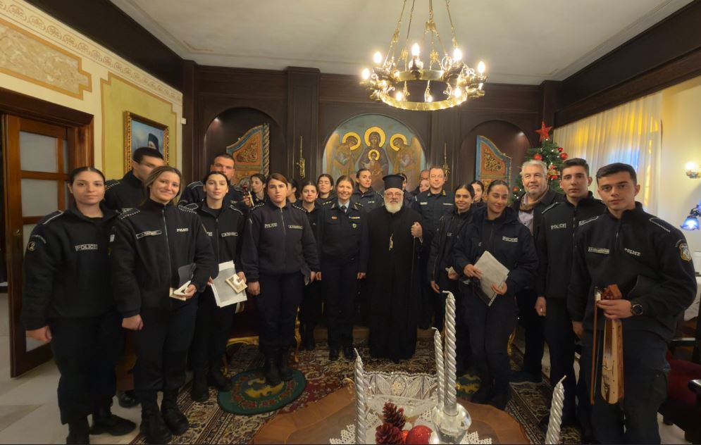 Η Χορωδία της Σχολής Δοκίμων Αστυφυλάκων Διδυμοτείχου έψαλλε τα κάλαντα στον Μητροπολίτη Δαμασκηνό