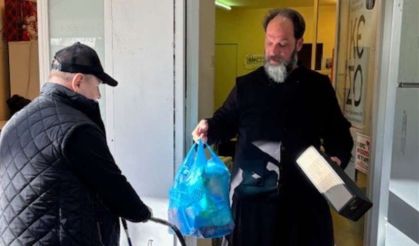 Προσφορά δεμάτων αγάπης σε 230 οικογένειες από το ΚΕΣΟ ενόψει Χριστουγέννων