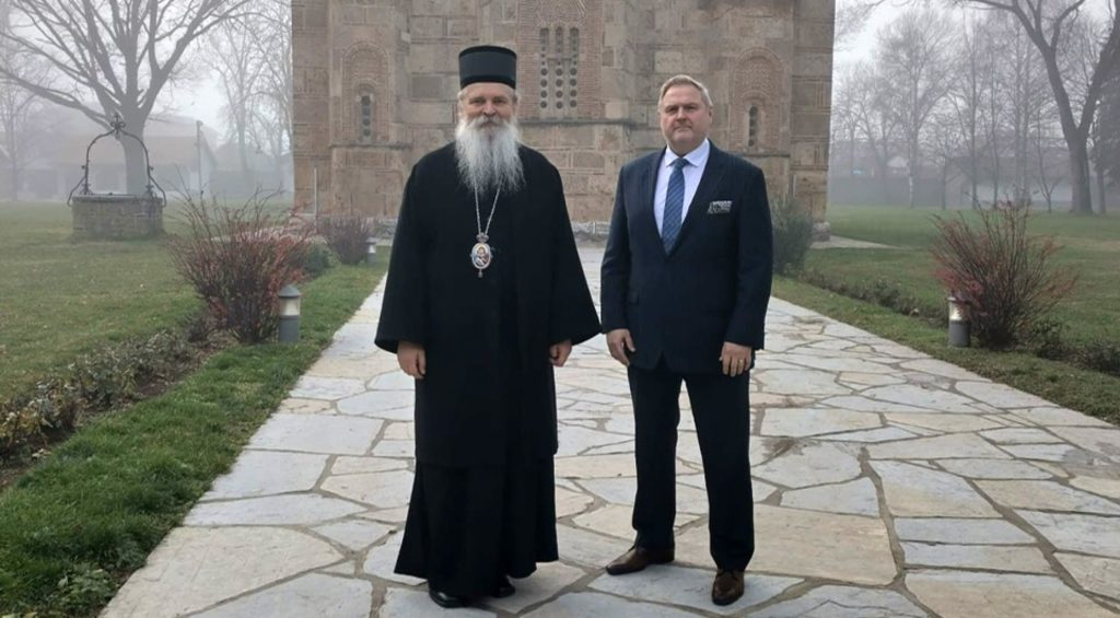 Митрополит Теодосије разговарао са известиоцем Европског парламента за Косово Рихом Терасом у манастиру Грачаница