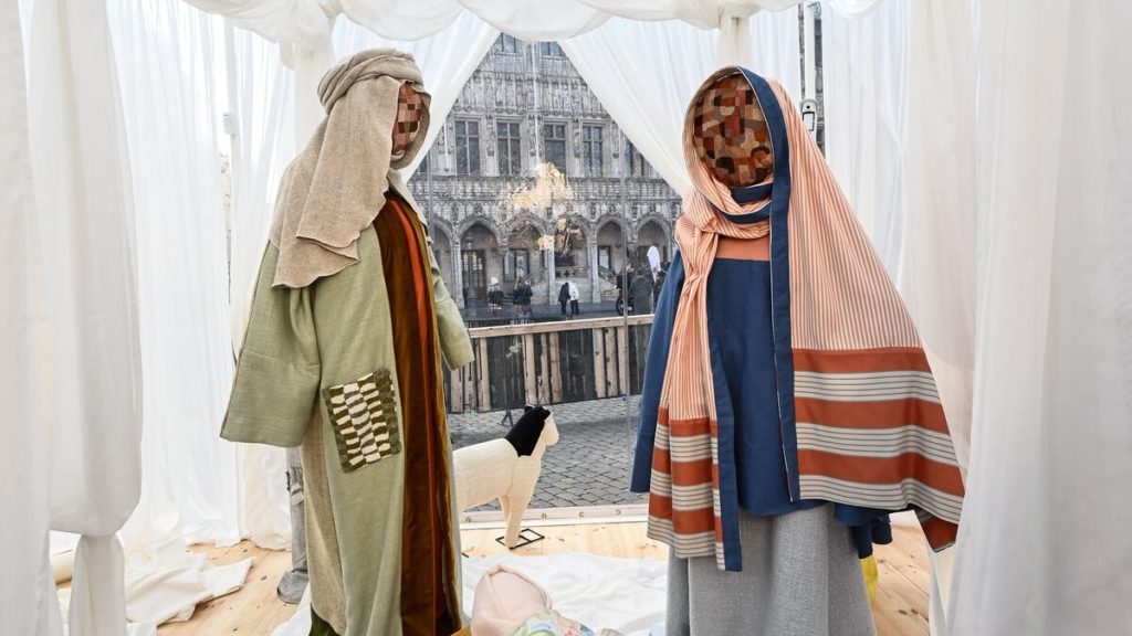 Βρυξέλλες: Έστησαν απρόσωπη φάτνη στο όνομα της “συμπερίληψης” – Κύμα αντιδράσεων για τη νέα πρόκληση στη καρδιά της Ευρώπης