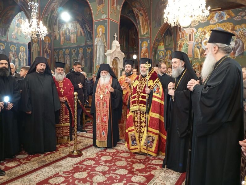 Τα Τρίκαλα υποδέχθηκαν αντίγραφο της Ιεράς Εικόνας της Παναγίας Οδηγήτριας από τη Μονή Ξενοφώντος