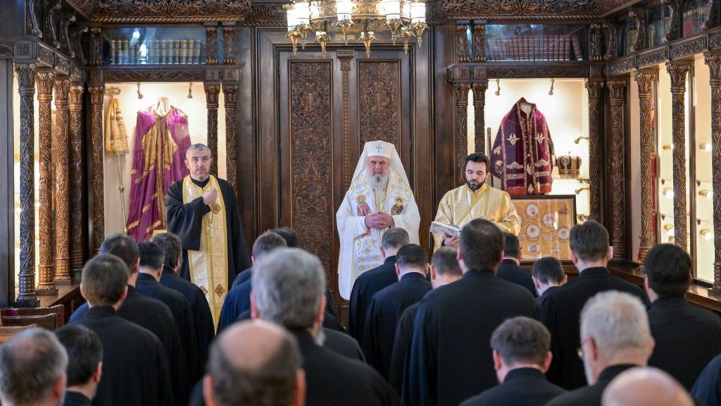 Patriarhul Daniel a hirotesit 30 de clerici: Slujirea în Biserică este o mucenicie