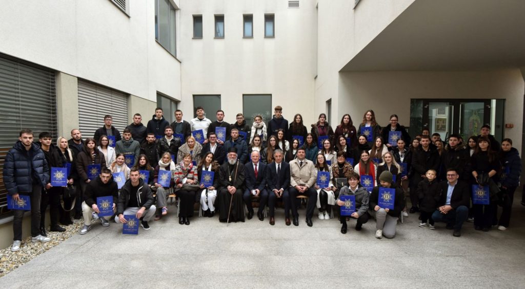 Απονεμήθηκαν 135 υποτροφίες σε μαθητές και φοιτητές: Ο Πατριάρχης Σερβίας είναι ένας από τους μεγαλύτερους δωρητές