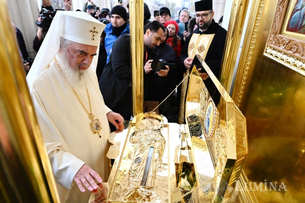 Εθνικός Καθεδρικός Ναός Βουκουρεστίου: Χιλιάδες Ρουμάνοι τίμησαν τον πνευματικό τους Προστάτη, Άγιο Απόστολο Ανδρέα (ΦΩΤΟ&ΒΙΝΤΕΟ)