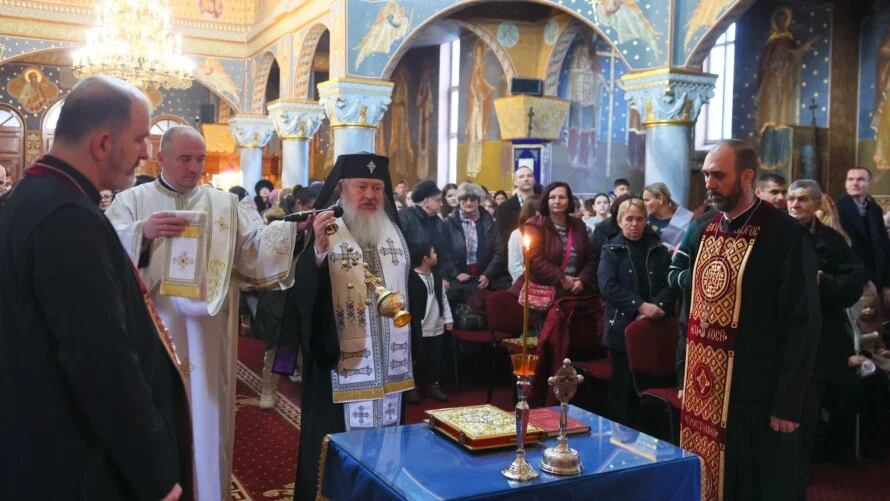Mitropolitul Andrei s-a rugat împreună cu persoanele cu dizabilități beneficiare ale unei fundații a Bisericii