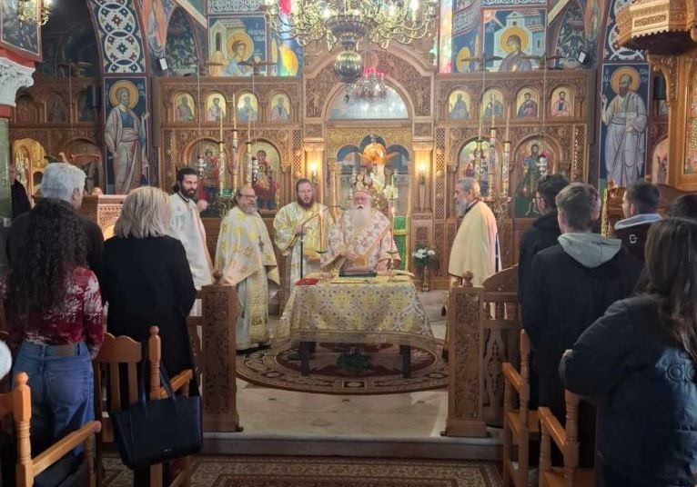 Υποδειγματική Θεία Λειτουργία στη Νέα Αγχίαλο για το ΓΕΛ Νέας Αγχιάλου