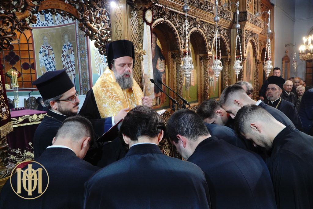 Ο Θεσσαλονίκης Φιλόθεος χειροθέτησε 7 νέους Αναγνώστες στον Ι.Ν. Αγίας Βαρβάρας Άνω Τούμπας