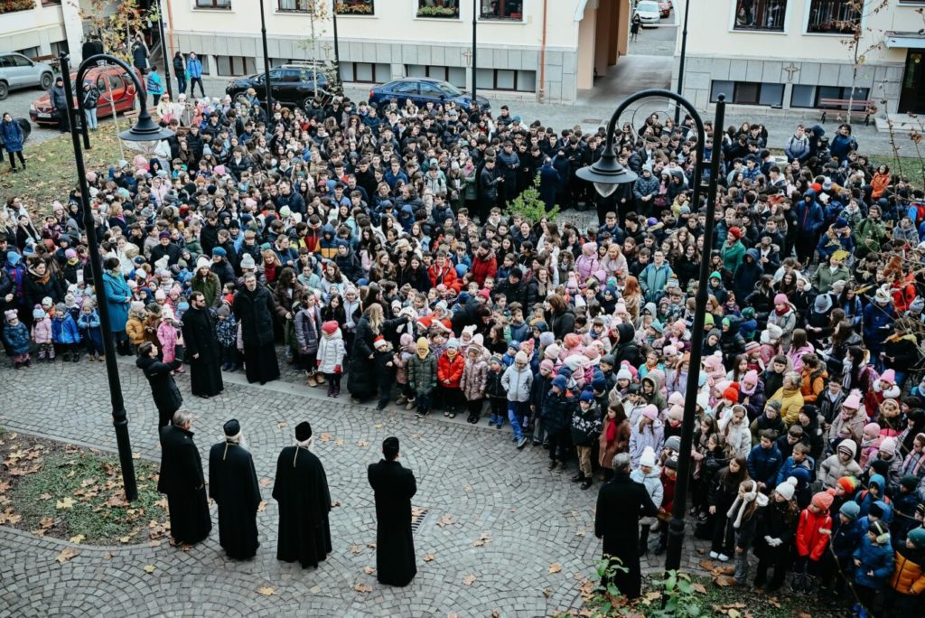 Colindători la Reședința Mitropolitană din Cluj-Napoca: Peste 1.000 de copii și tineri i-au încântat pe ierarhi