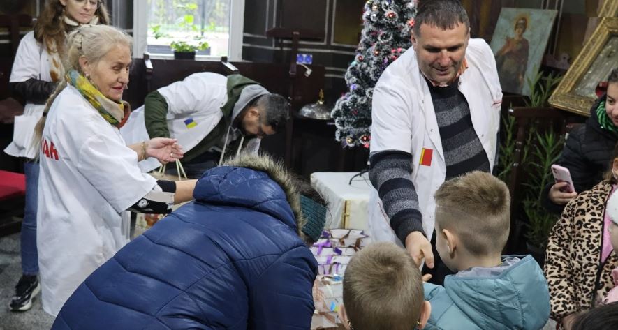 Voluntarii Paraclisului Catedralei Naționale au adus daruri și bucurie pentru 250 de copii din județul Prahova