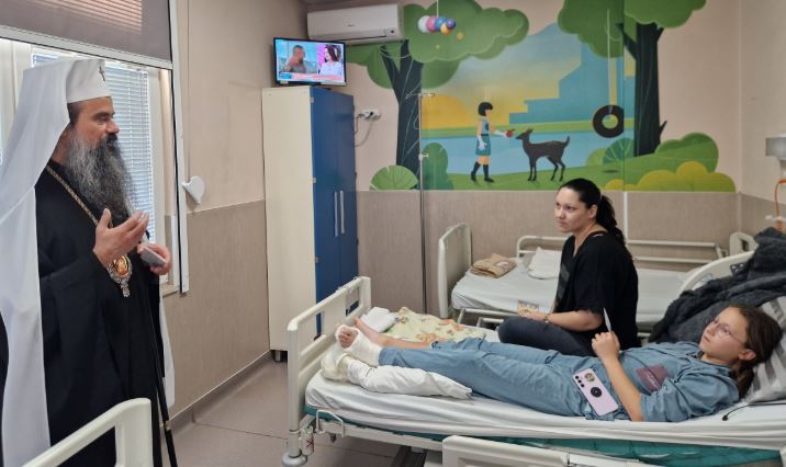 Патриарх Даниил посети детските отделения на болница „Пирогов“