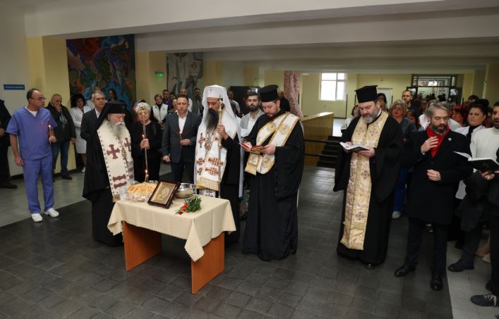 Българският патриарх Даниил отслужи водосвет и връчи дарение на УМБАЛ „Царица Йоанна – ИСУЛ“