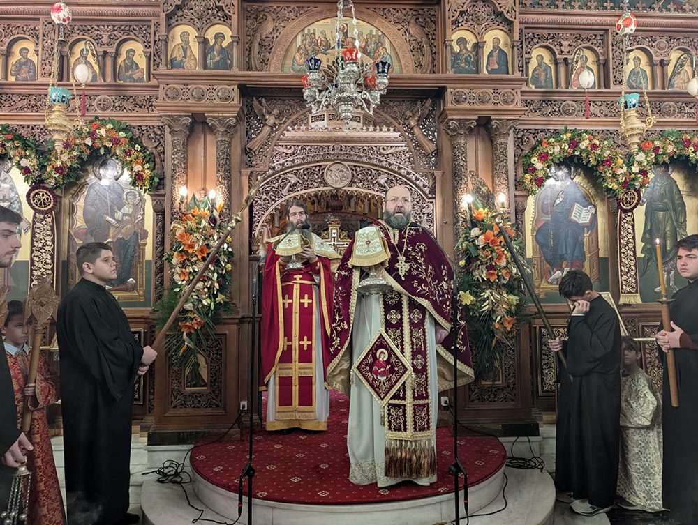 Πλήθος πιστών στον Ιερό Ναό Αγίου Ελευθερίου οδού Αχαρνών την Κυριακή των Προπατόρων