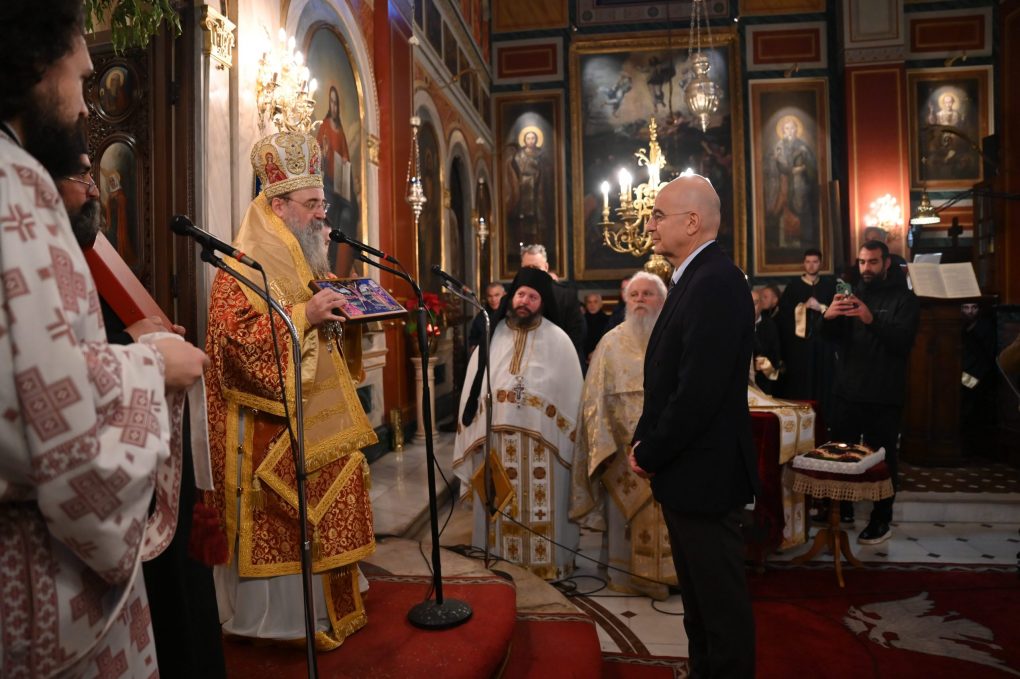 Ο Μητροπολίτης Πατρών και ο Νίκος Δένδιας στην κοπή πίτας του Επιμελητηρίου Αχαΐας