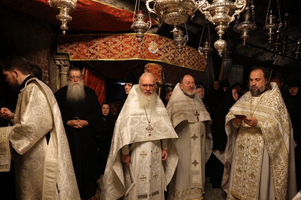Духовенство Русской духовной миссии совершило Литургию в Вифлеемской пещере Рождества Христова