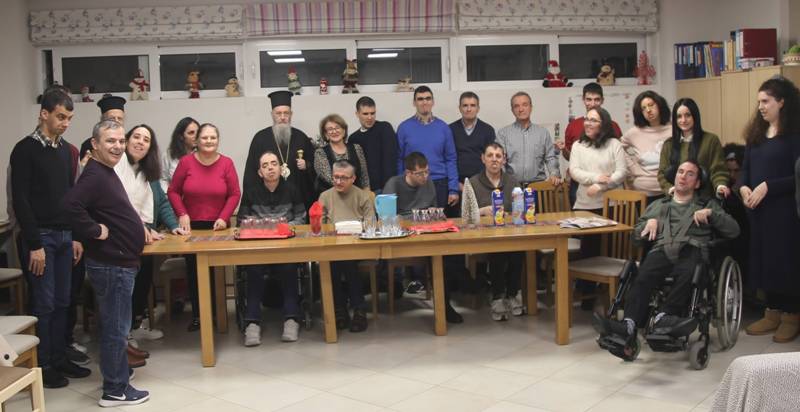 Ο Μητροπολίτης Ναυπάκτου σε στέγη της Αλκυόνης