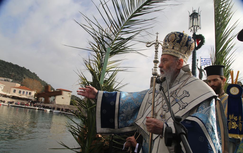 Ναυπάκτου Ιερόθεος: Το Άγιο Πνεύμα να βρει κατοικία στην καρδιά μας