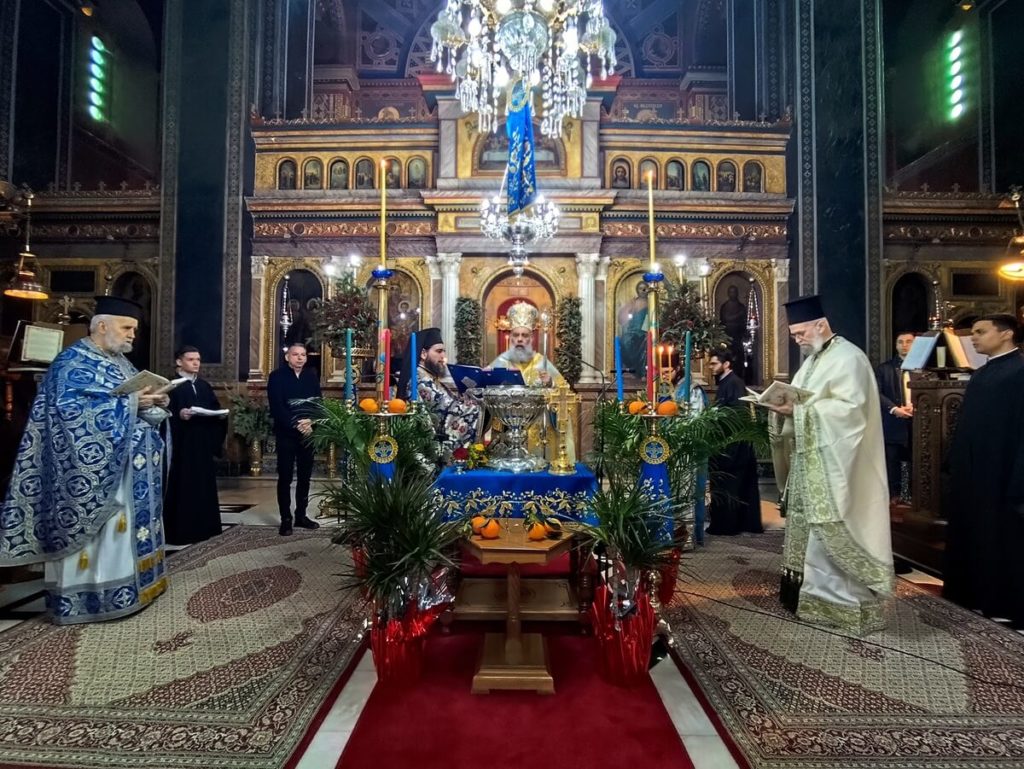 Με λαμπρότητα τα Άγια Θεοφάνεια στην Καρδίτσα