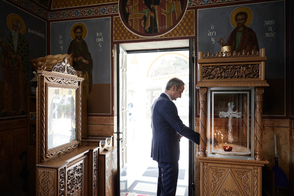 Κ. Μητσοτάκης: Μήνυμα για τα Θεοφάνεια από τον ναό της 112 Πτέρυγας Μάνης πριν την αναχώρηση για το Παρίσι