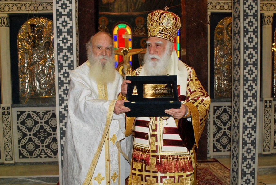 Ο Μητροπολίτης Νέας Σμύρνης τίμησε τον Πρωτοπρεσβύτερο π. Αθανάσιο Καλογήρου