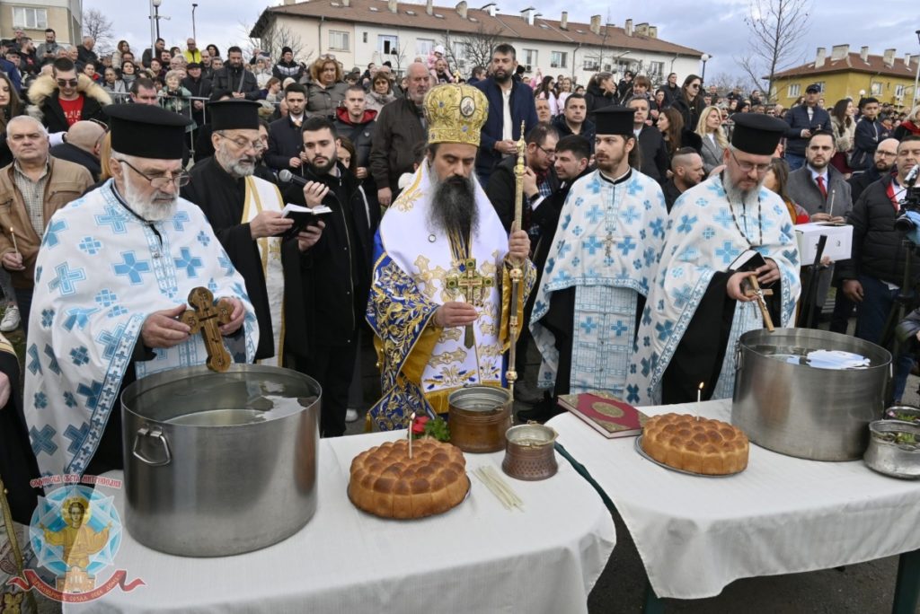 Българският патриарх Даниил отслужи Велик водосвет на езерото в кв. „Дружба“