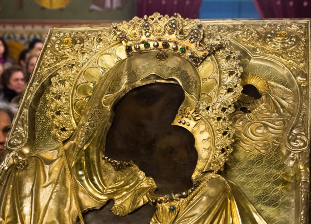 Ενθρονίζεται η θαυματουργός Εικόνα της Παναγίας Υπαπαντής