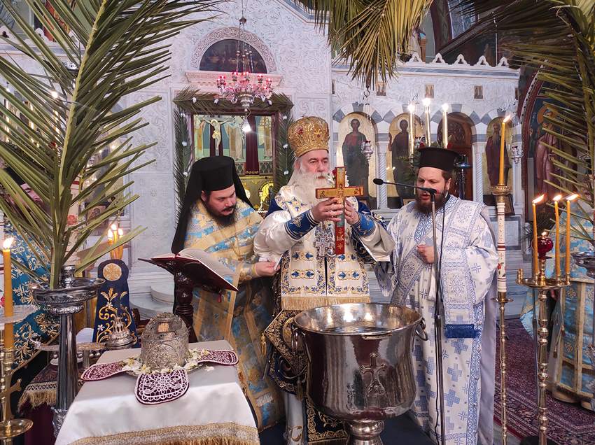 Με τρεις Αρχιερατικές Θείες Λειτουργίες ο εορτασμός των Αγίων Θεοφανείων στην Μητρόπολη Κορίνθου