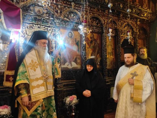 Ο Μητροπολίτης Κορίνθου στα ονομαστήρια της Γερόντισσας Ξένης, Καθηγουμένης της Ι.Μ. Παναγίας Φανερωμένης Χιλιομοδίου