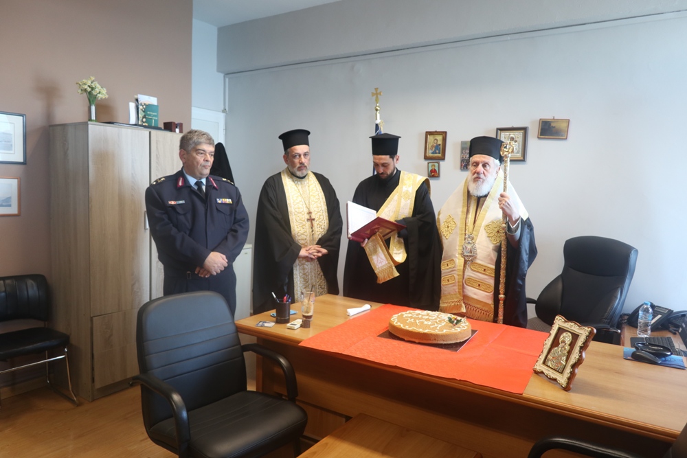 Ο Μητροπολίτης Δωρόθεος ευλόγησε την βασιλόπιτα στην Πολεμική Ναυτική Βάση Αγκαθωπών Σύρου και στην Αστυνομική Διεύθυνση Κυκλάδων