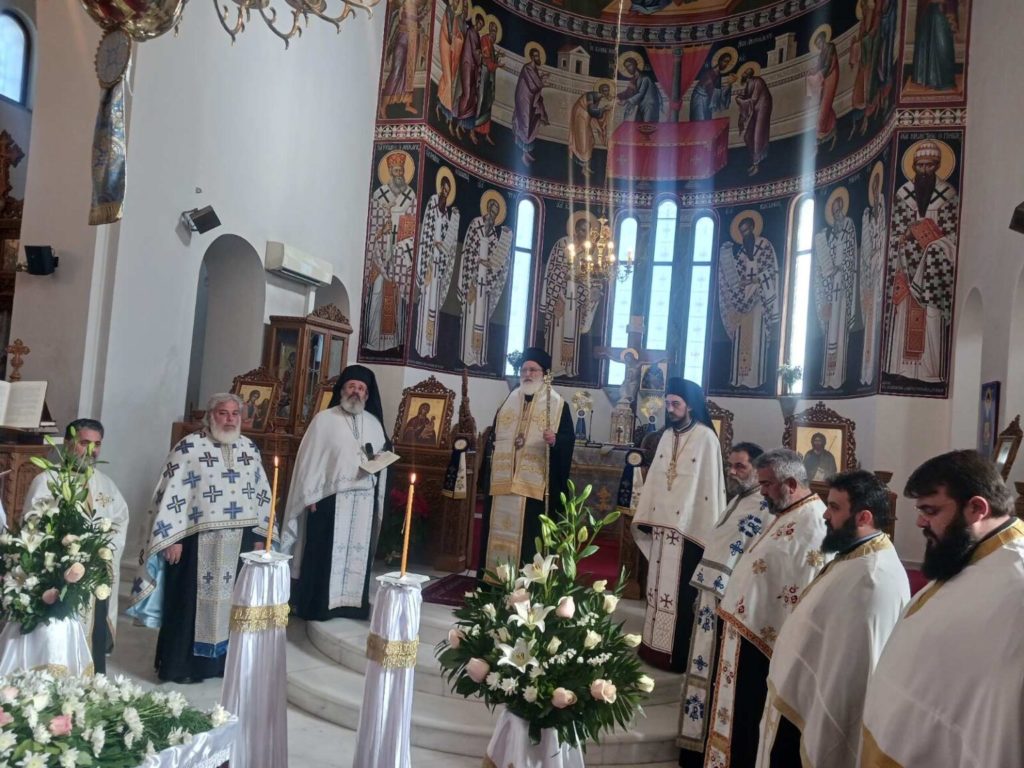 Ο Μητροπολίτης Αρκαλοχωρίου τέλεσε την Εξόδιο ακολουθία της μακαριστής Φλώρας Κρίθου