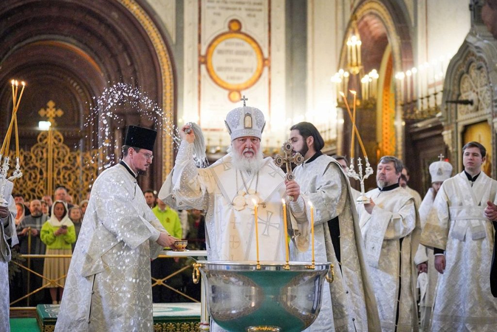 В Крещенский сочельник Святейший Патриарх Кирилл совершил Литургию в Храме Христа Спасителя в Москве