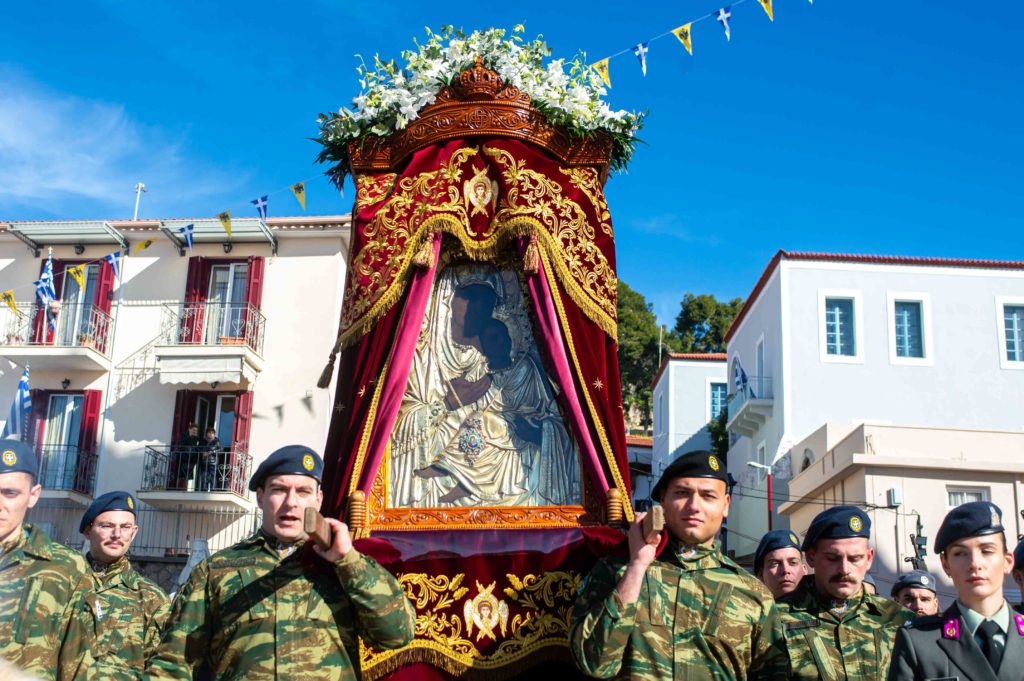 Η Καλαμάτα πανηγυρίζει την πολιούχο της «Παναγία Υπαπαντή»